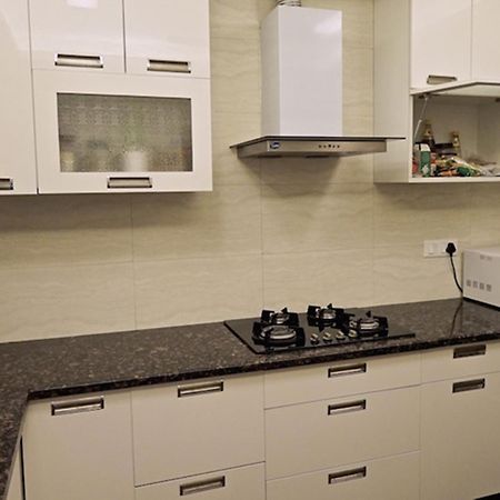 Woodpecker Service Apartments - Green Park Nové Dillí Exteriér fotografie